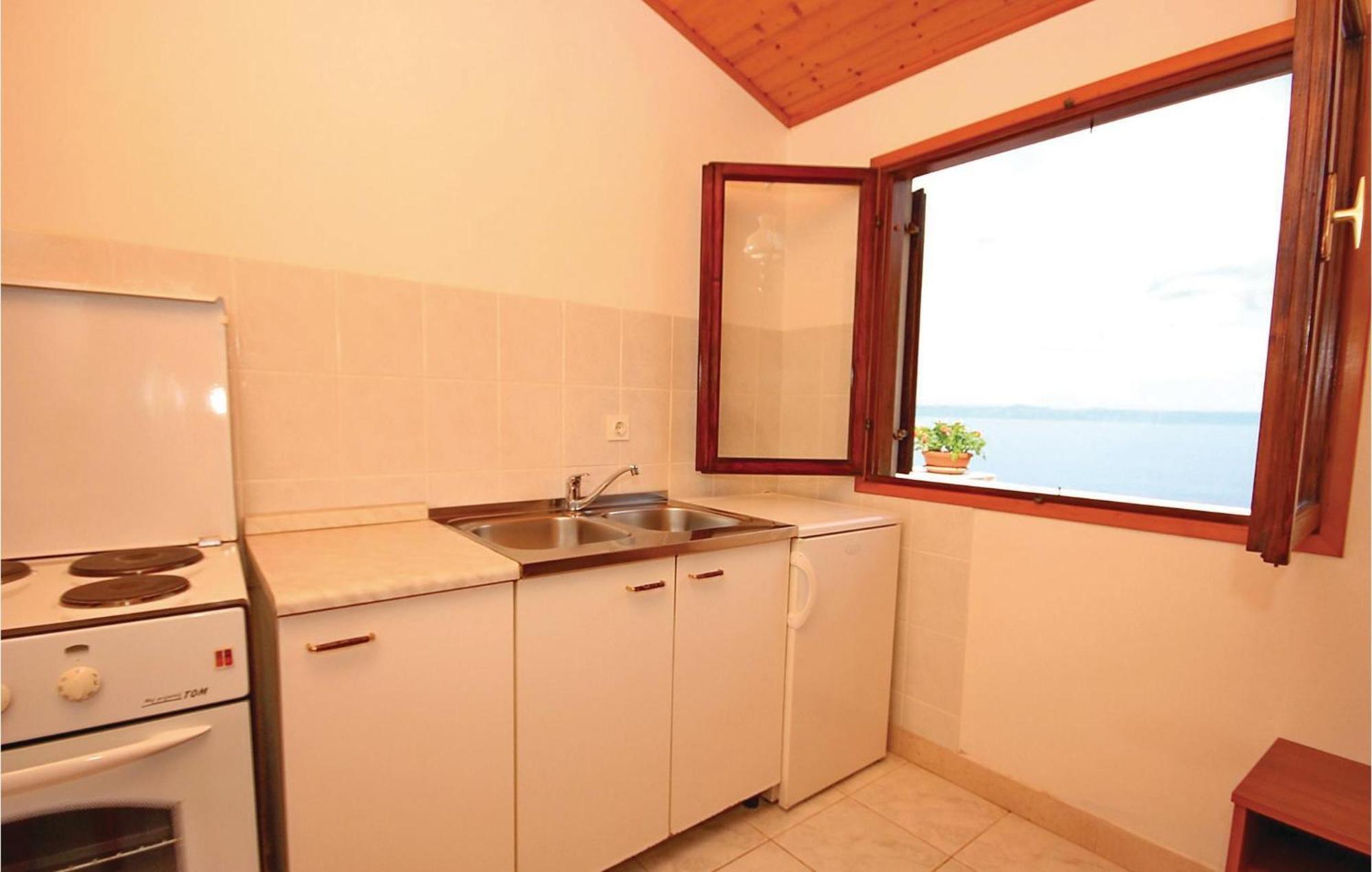 Gorgeous Apartment In Prigradica With Kitchen Buitenkant foto