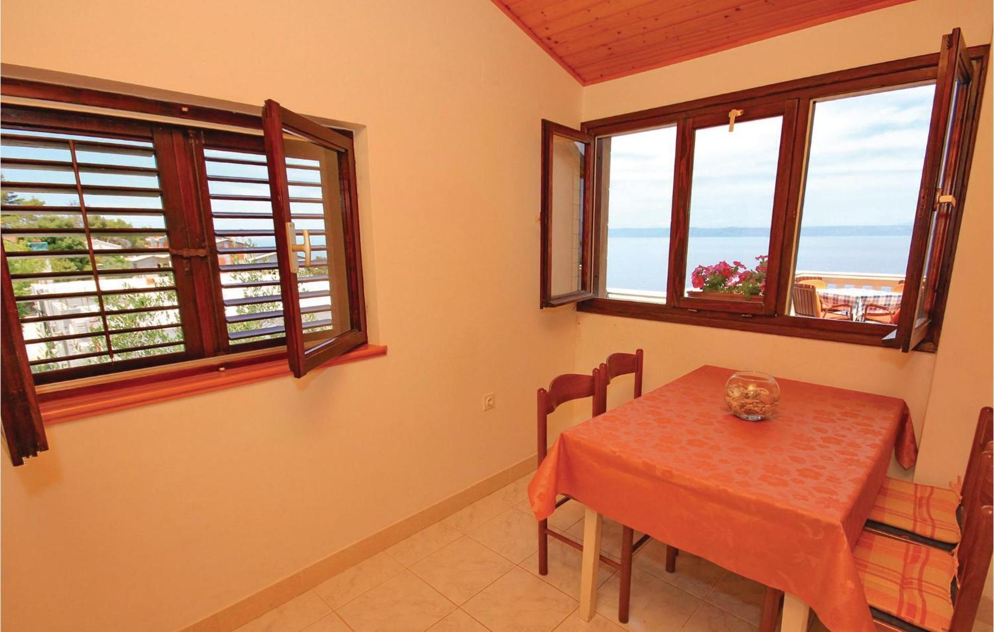 Gorgeous Apartment In Prigradica With Kitchen Buitenkant foto