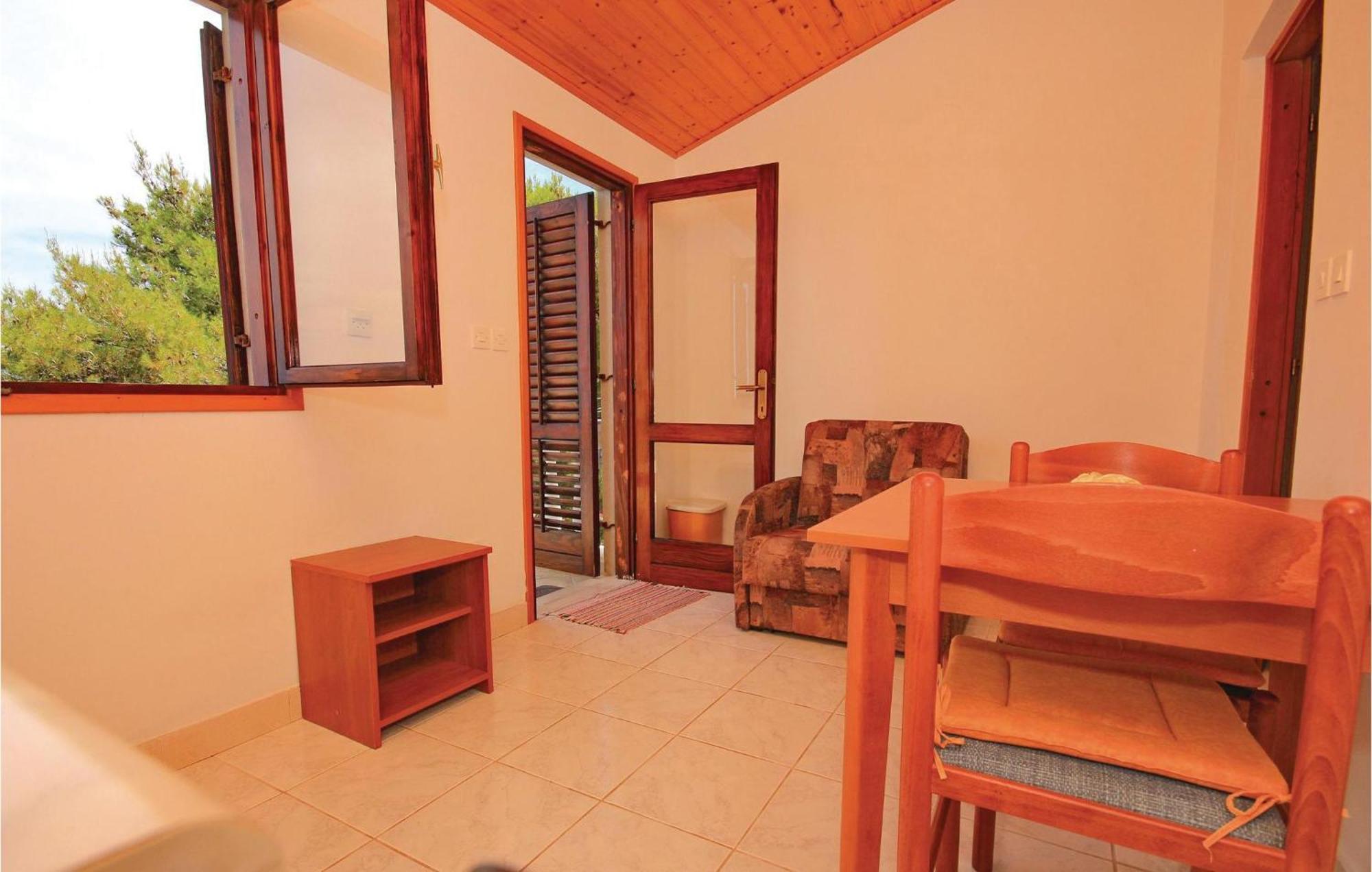 Gorgeous Apartment In Prigradica With Kitchen Buitenkant foto