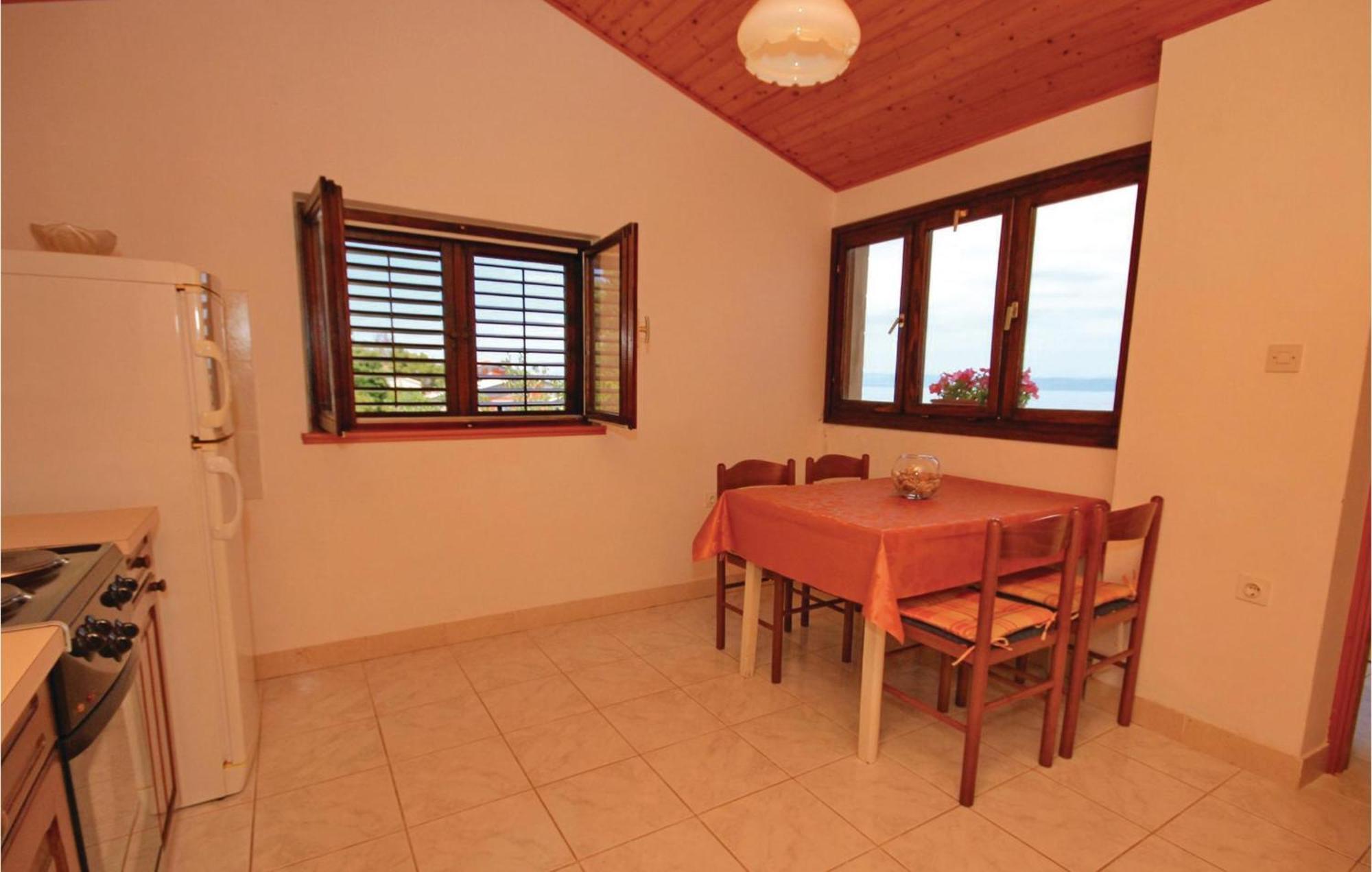 Gorgeous Apartment In Prigradica With Kitchen Buitenkant foto