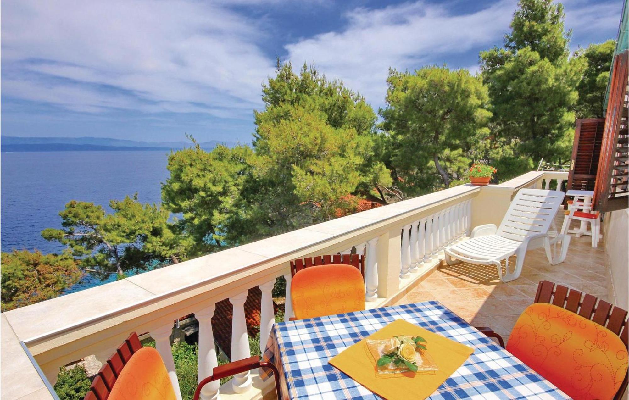 Gorgeous Apartment In Prigradica With Kitchen Buitenkant foto