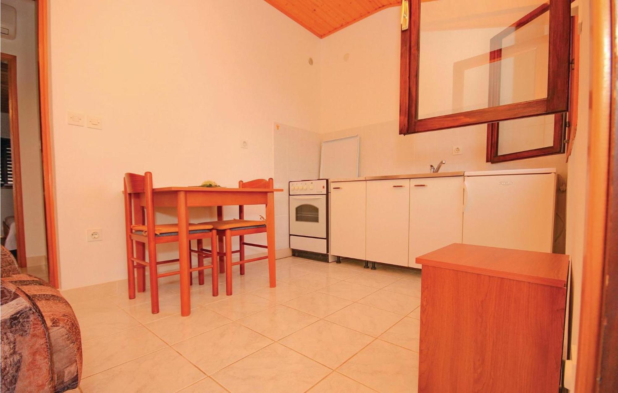 Gorgeous Apartment In Prigradica With Kitchen Buitenkant foto