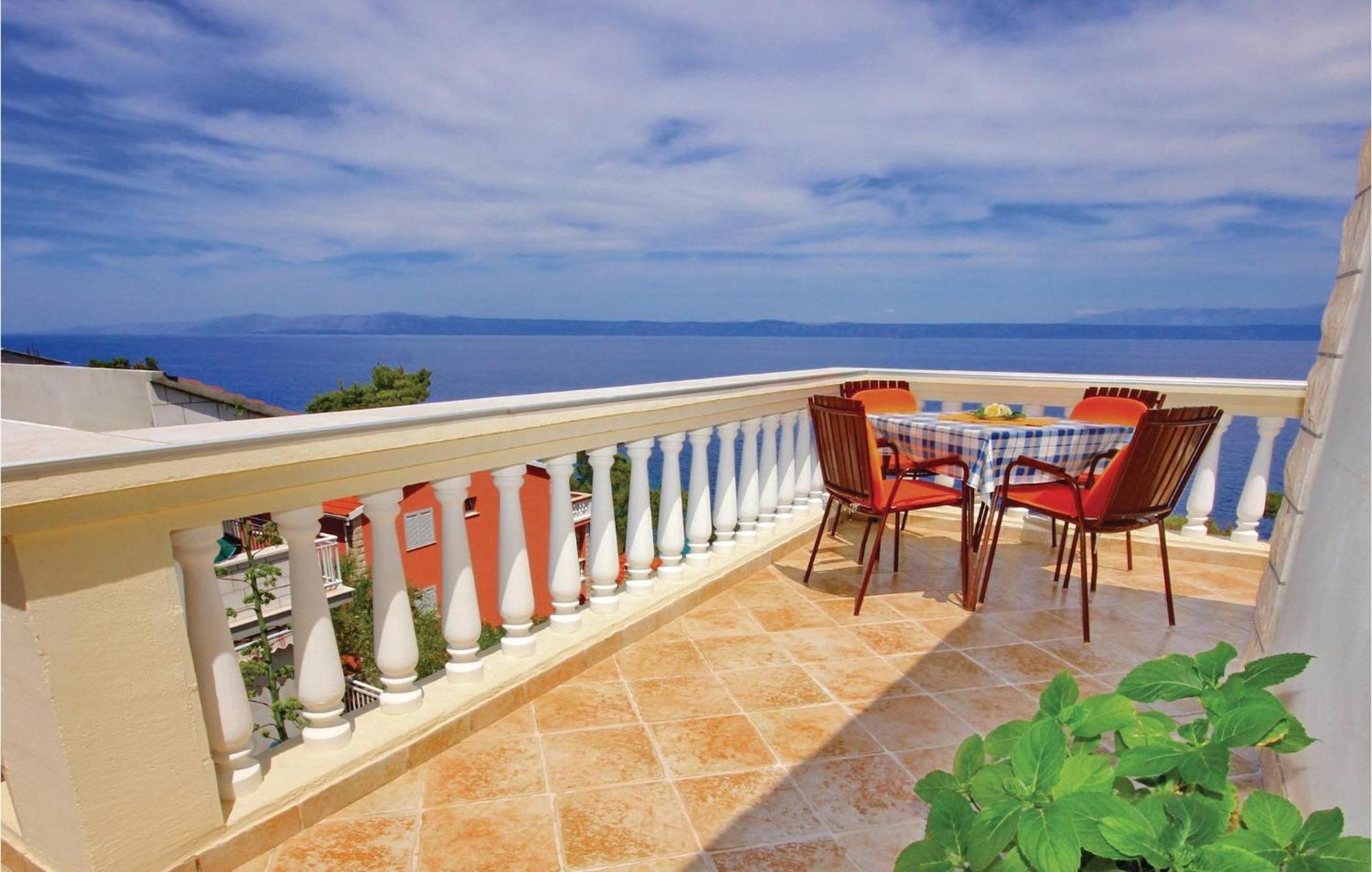 Gorgeous Apartment In Prigradica With Kitchen Buitenkant foto