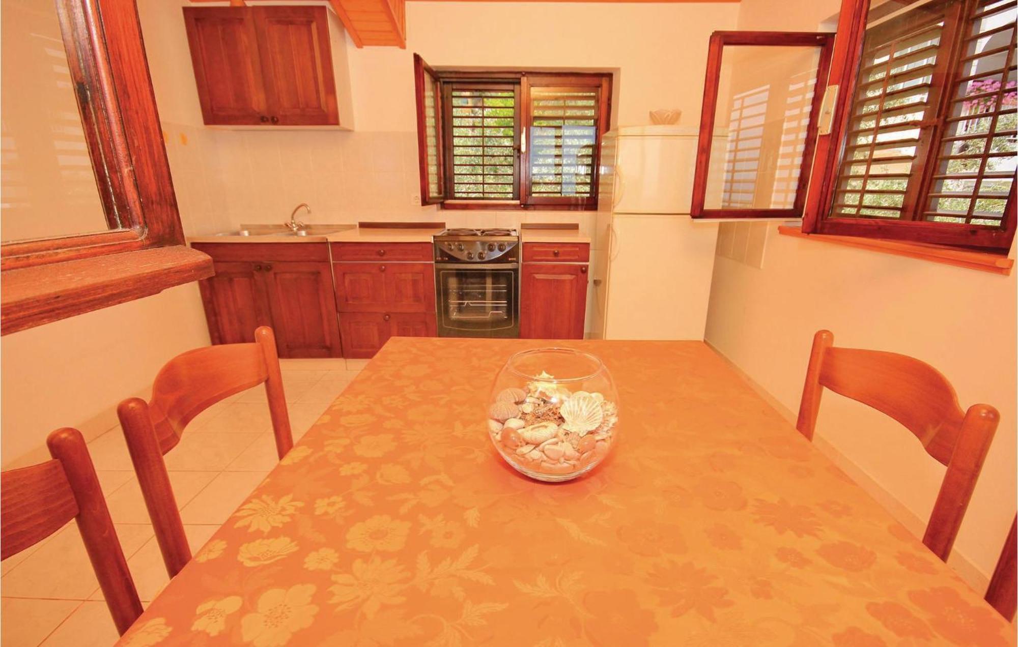 Gorgeous Apartment In Prigradica With Kitchen Buitenkant foto